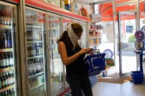 volontari al supermercato_1