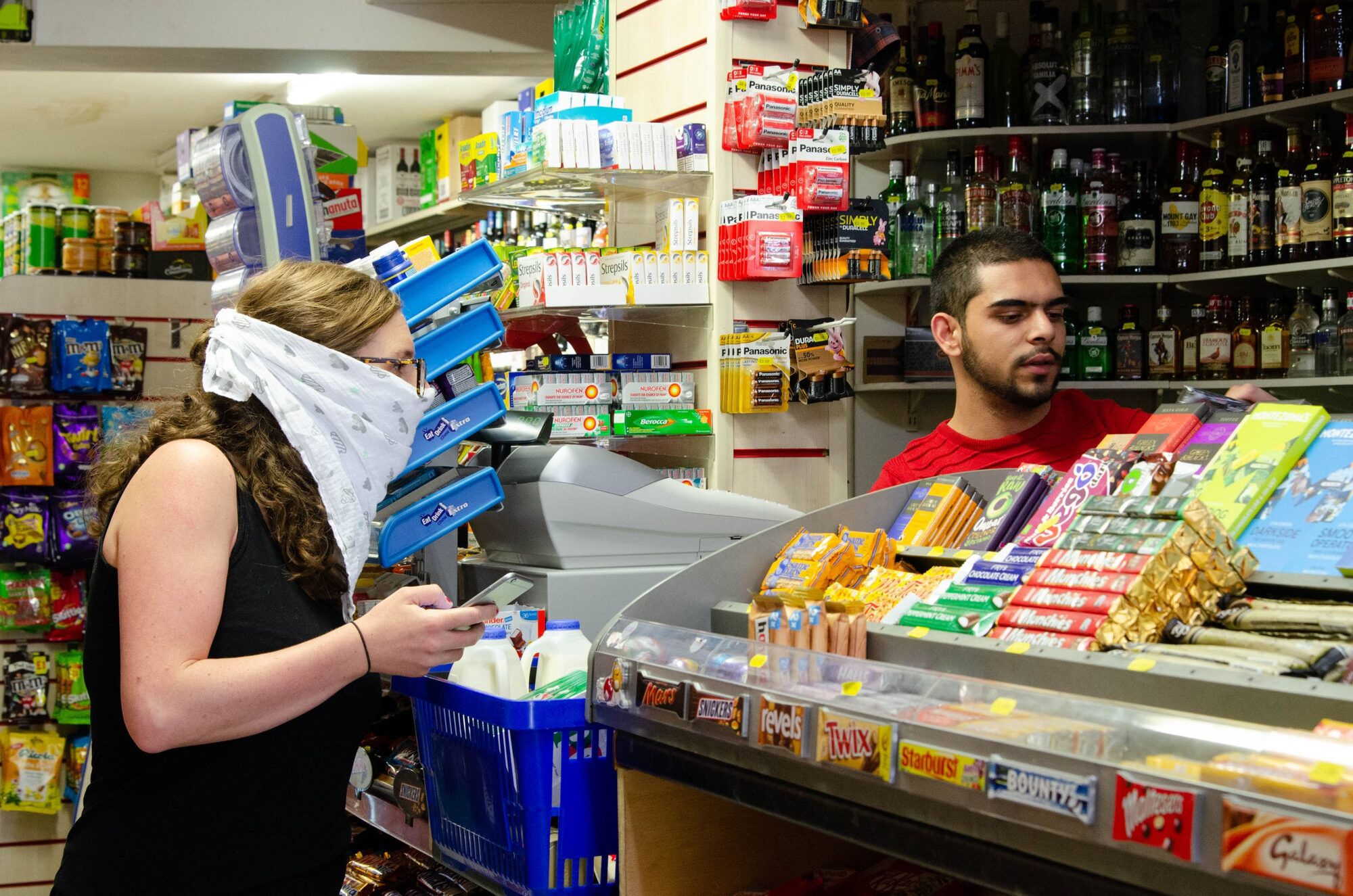 volontari al supermercato_3